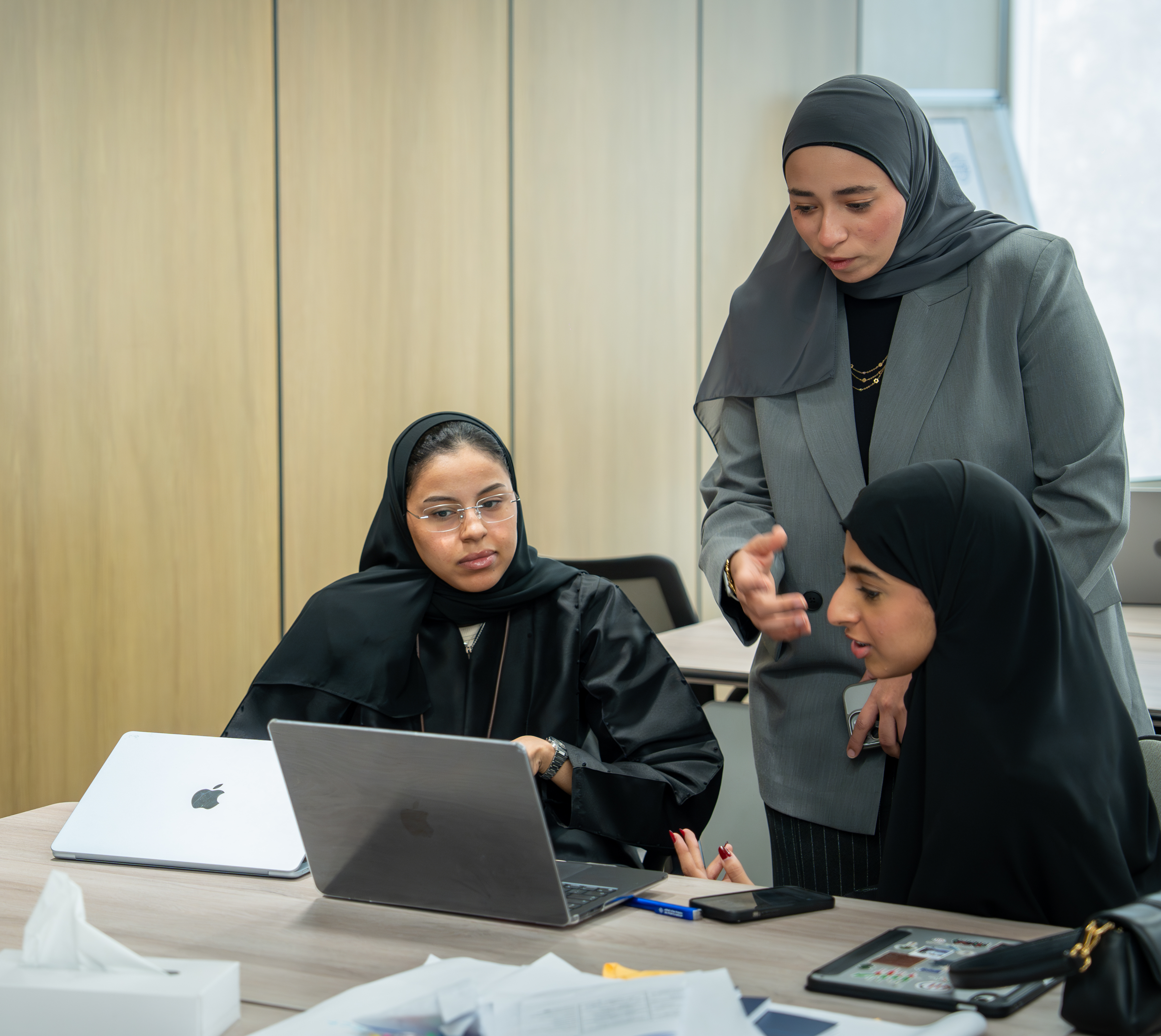 Jannah teaching at an AI Bootcamp
